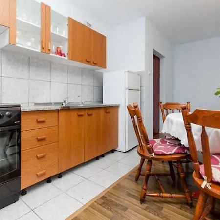 Apartment Mladen *
