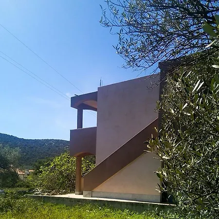 Apartment Mladen Vinisce